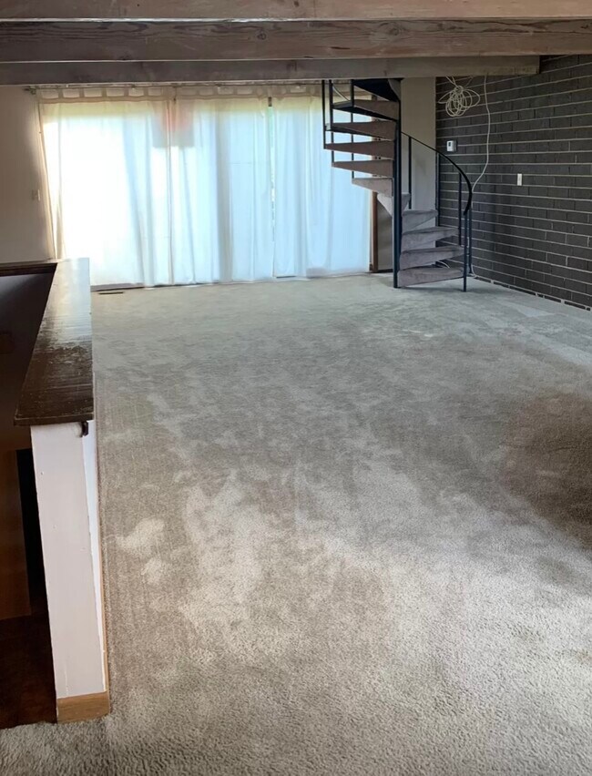 Building Photo - 2111 Penguin Ave