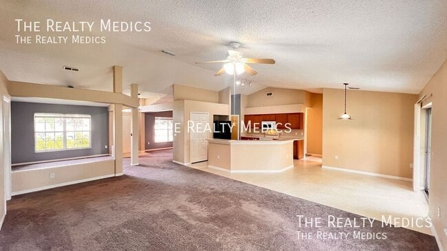 Building Photo - 1553 Ross Dr