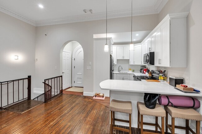 Building Photo - 103 Beacon St