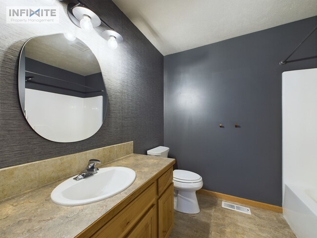 Building Photo - Two Bedroom Two Bathroom in Bozeman