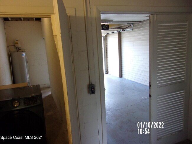 Building Photo - 1105 Myrtle Ln