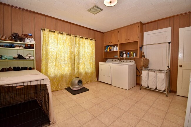Building Photo - 3 Bed 2 Bath Home on Tech Drive
