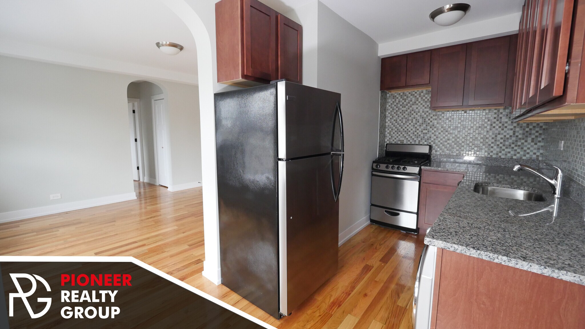 Building Photo - 560 W Arlington Pl