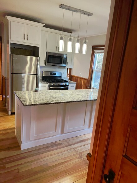 Building Photo - 77 Sterling St