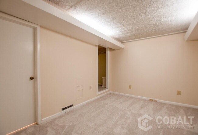 Building Photo - 867 Rosedale Rd NE