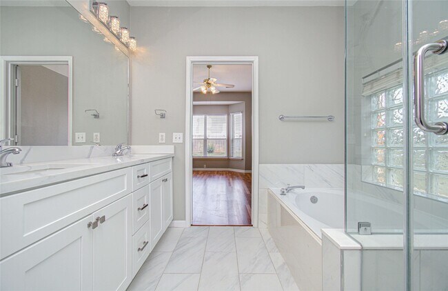 Building Photo - 12138 Canyon Arbor Way