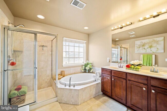 Building Photo - 43656 Chicacoon Creek Square