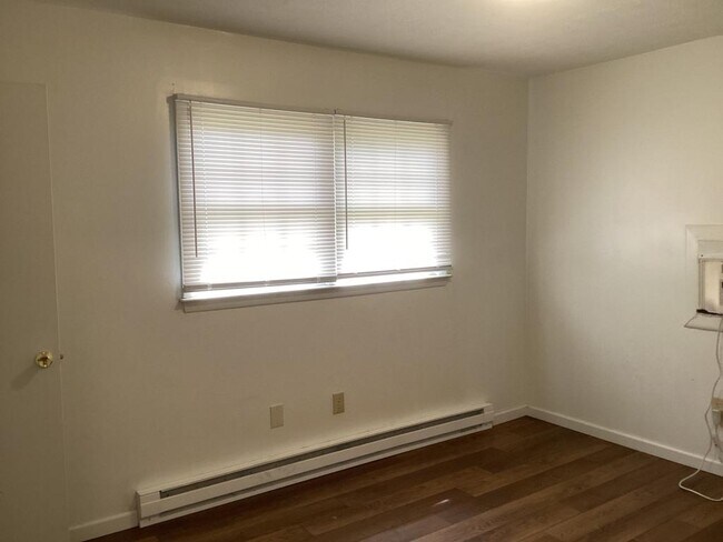 Building Photo - 915 Woodland Ave