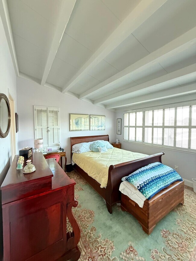 Building Photo - 39 Porto Bello Dr