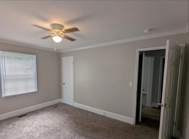 Building Photo - 1203 W Crowell St