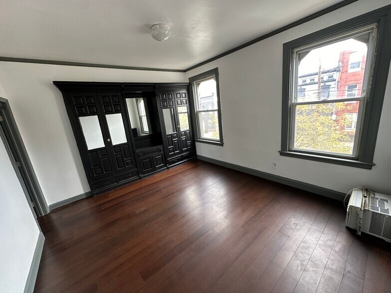 Building Photo - 1250 N 29th St