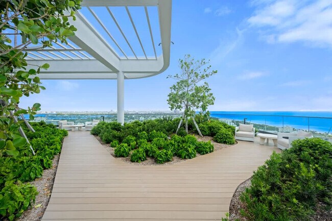 Building Photo - 580 72nd St