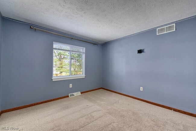 Building Photo - 13286 Boston Rd