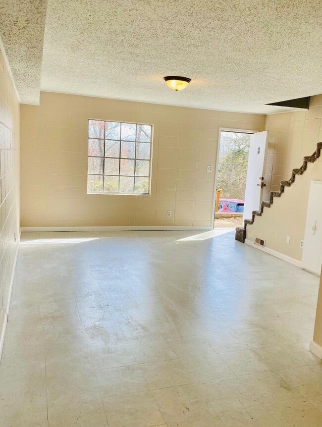 Building Photo - 3322 S Westwood Blvd