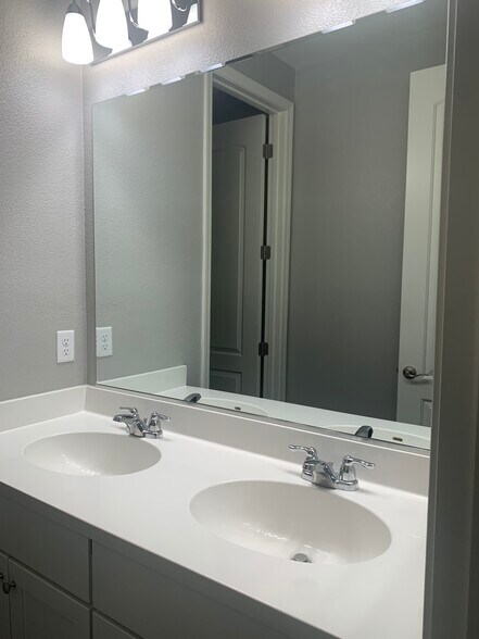 Building Photo - 2011 Jalen St