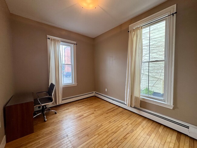 Building Photo - Beautiful 2BD/1BA Portland West End Condo!...
