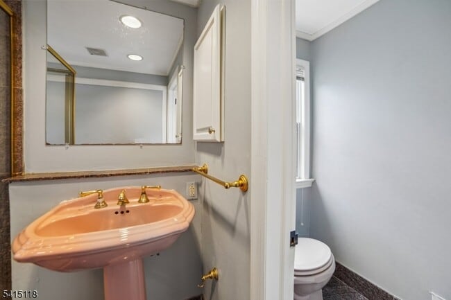 Building Photo - 10 Great Hills Terrace