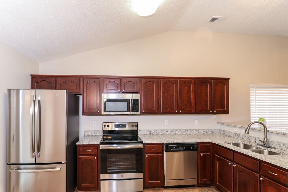 Building Photo - 10333 Cottage Oaks Dr