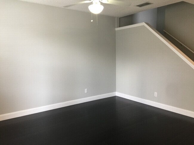 Building Photo - Gorgeous Townhouse in the heart of Avalon ...