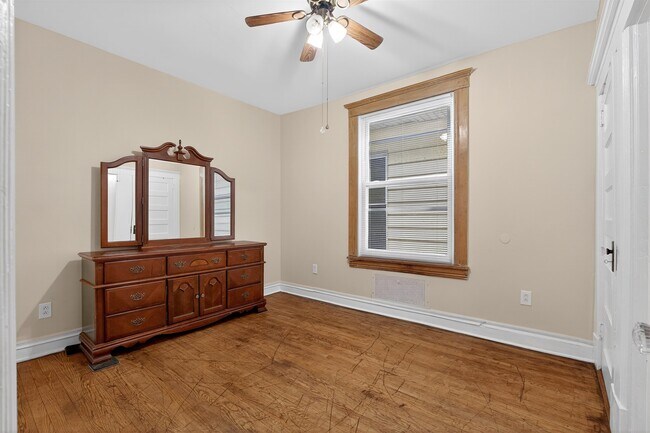 Building Photo - 18 Boyd Ave