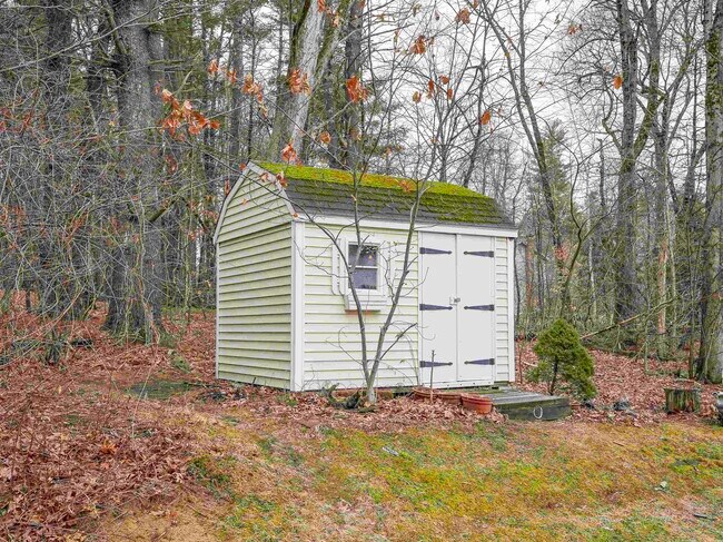 Building Photo - 4 Linda Ln