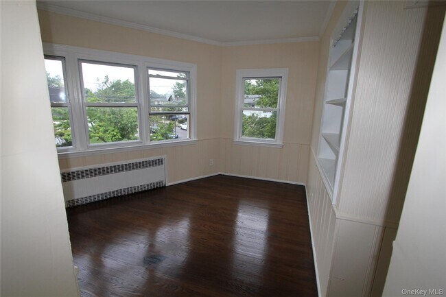 Building Photo - 215 Colonial Ave