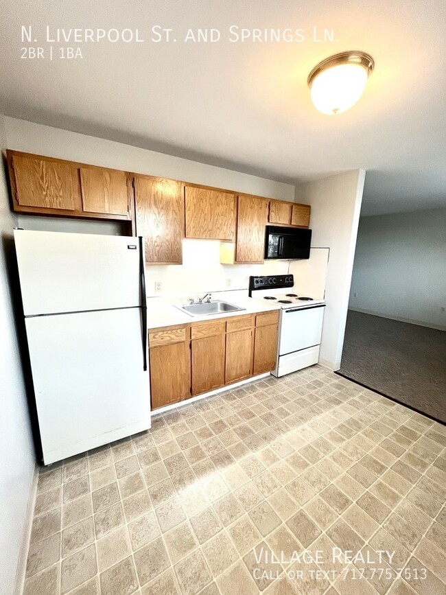 Building Photo - No steps! Affordable 2-Bed Convenient to I...