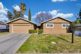 Building Photo - 4 bedroom and 2 bath home