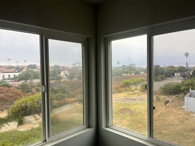 Building Photo - 609 S Cedros Ave