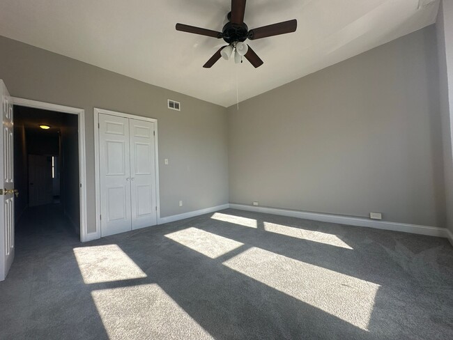 Building Photo - Three-Bedroom House in Clifton Park