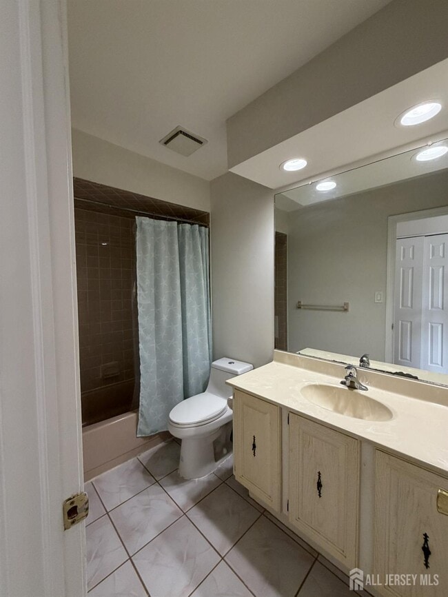 Building Photo - 1709 Woodbridge Commons Way