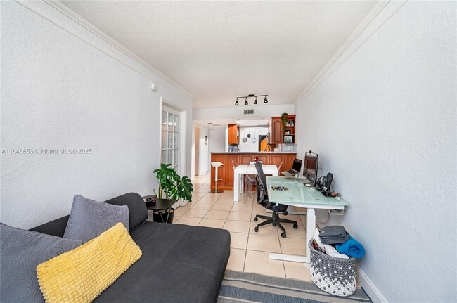 Building Photo - 2899 Collins Ave