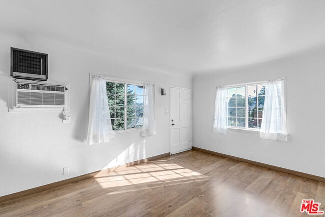 Primary Photo - 4537 College View Ave