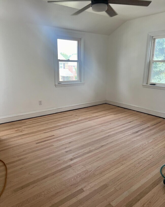 Building Photo - 1119 Cobbs St