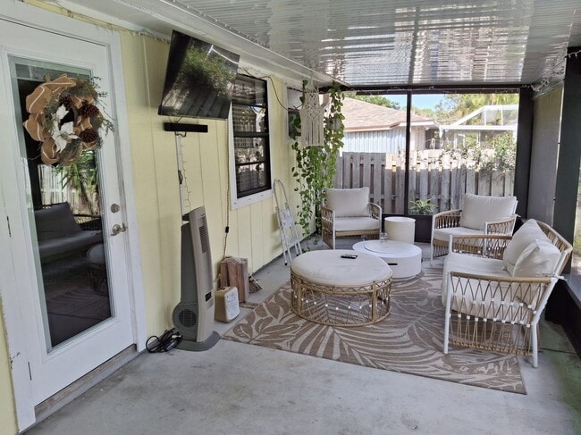 Building Photo - 385 Toledo St