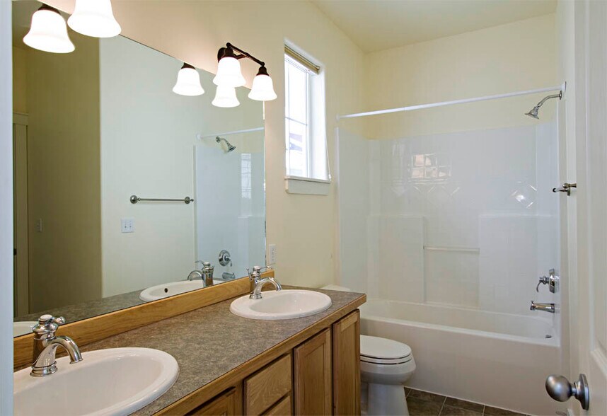 Building Photo - 3892 Equestrian Ln
