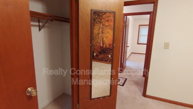 Building Photo - 302 Aspen Ct