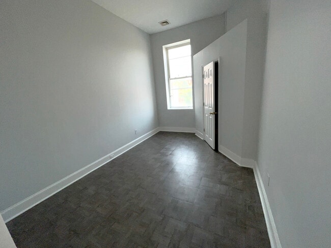 Building Photo - 1800 McCulloh St