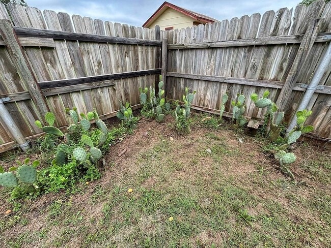 Building Photo - 1417 Matthew Dr