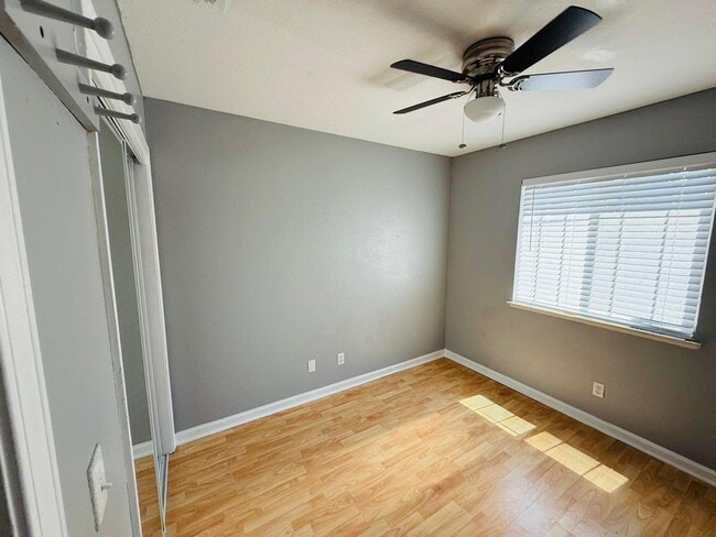 Building Photo - 565 Edenderry Dr