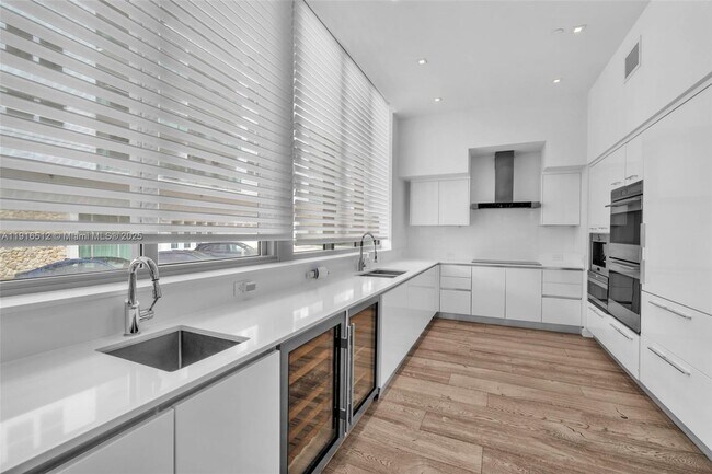 Building Photo - 9501 Collins Ave