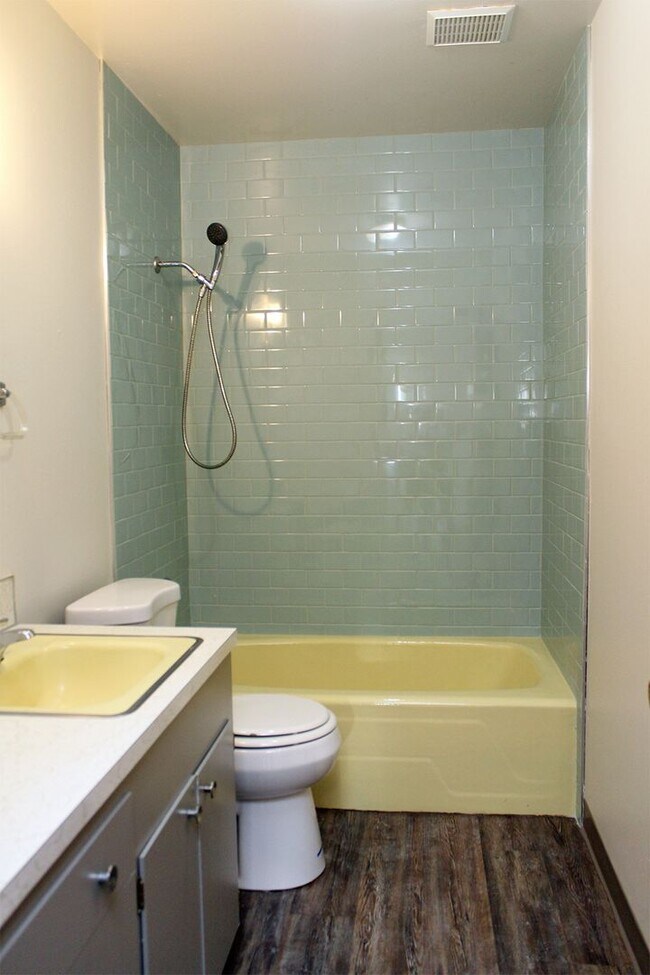 Building Photo - 2002-2012 NE 22nd Ave