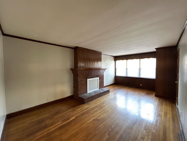 Building Photo - T.R. Lawing Realty Property