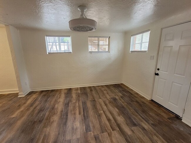 Building Photo - One Bedroom - Garfield District - $0 First...