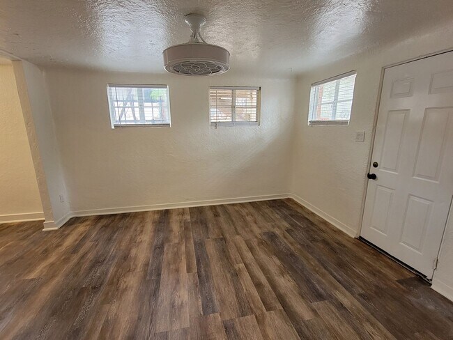 Building Photo - One Bedroom - Garfield District - Classic ...