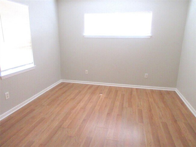 Building Photo - 1230 Shadowdale Dr