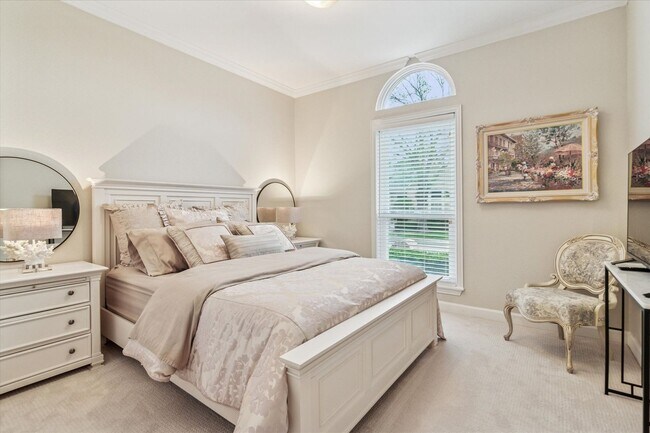 Building Photo - Incredible 4-Bedroom