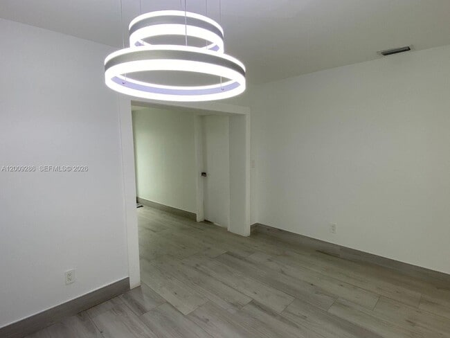Building Photo - 403 SW 89th Pl