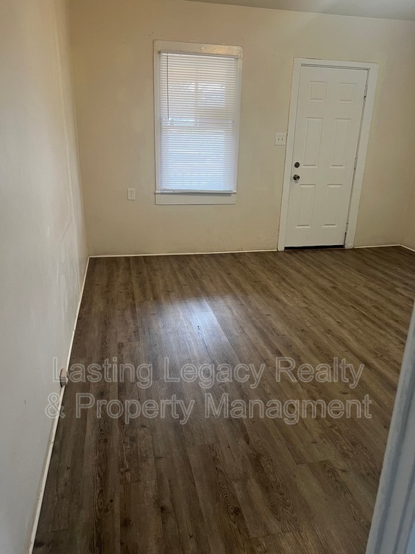 Building Photo - 1016 W 13th St