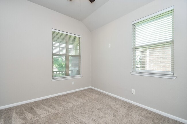 Building Photo - 18522 Hayden Pond Dr